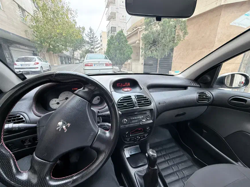 پژو ۲۰۶ صندوق دار v8 - 1393