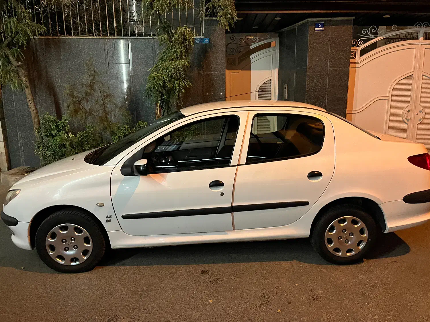 پژو ۲۰۶ صندوق دار v8 - 1394