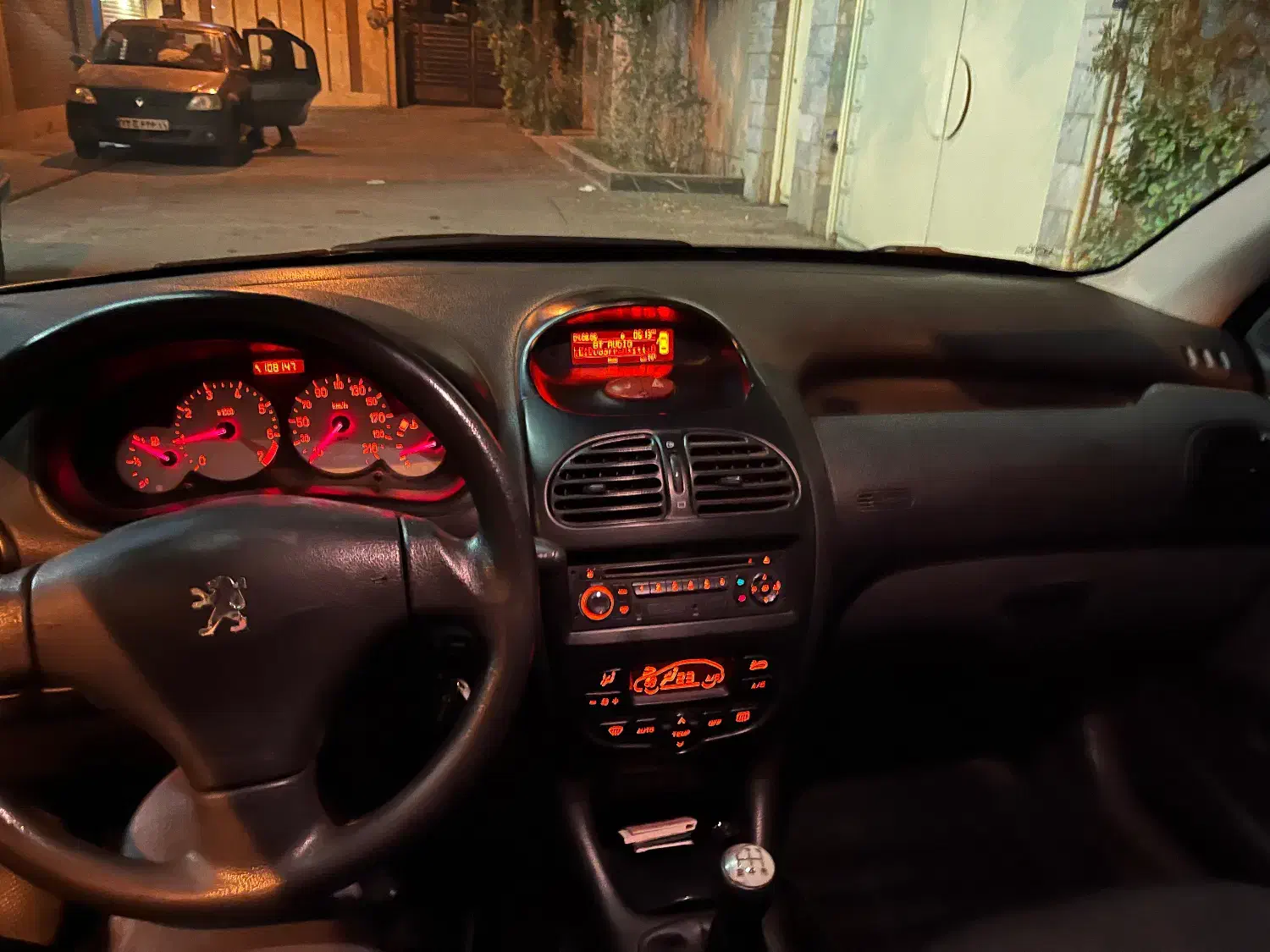 پژو ۲۰۶ صندوق دار v8 - 1394