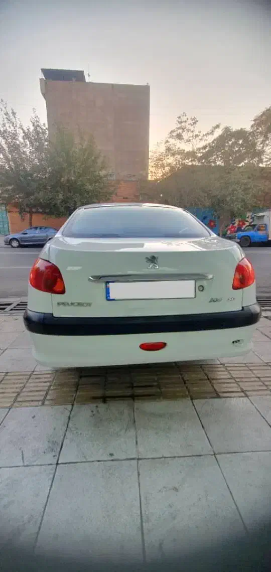 پژو ۲۰۶ صندوق دار v8 - 1396