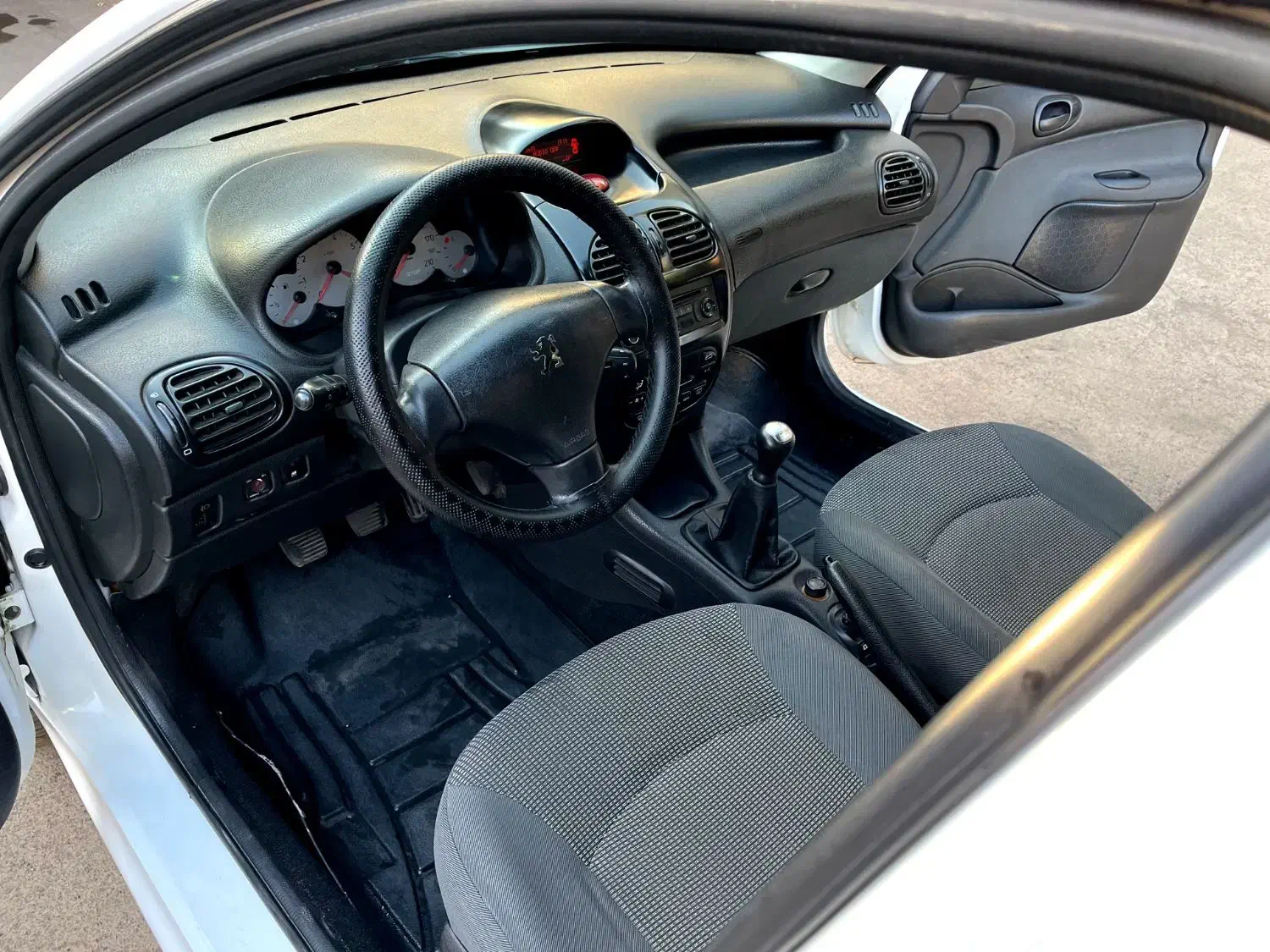 پژو 206 تیپ 5 - 1396