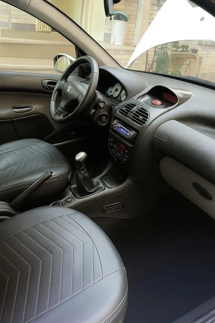 پژو ۲۰۶ صندوق دار v8 - 1393