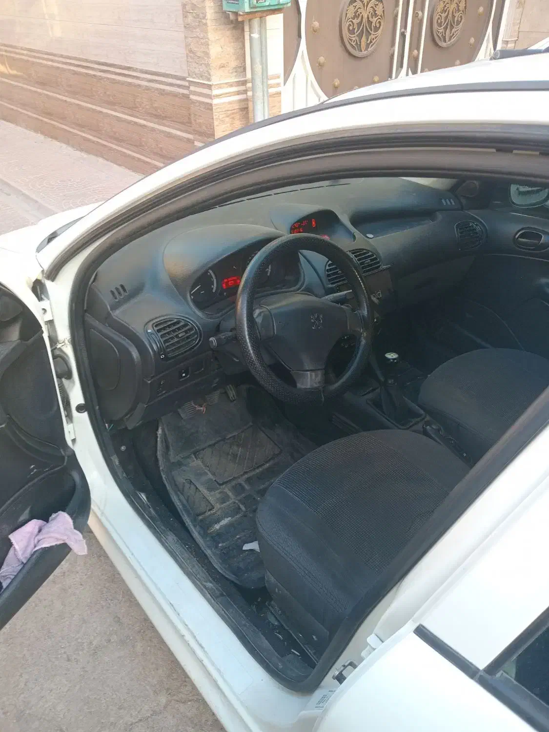 پژو ۲۰۶ صندوق دار v8 - 1392