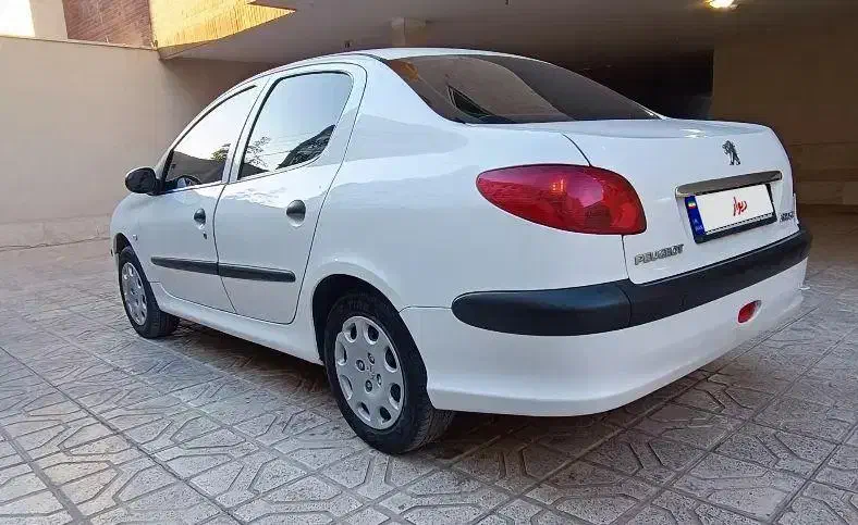 پژو ۲۰۶ صندوق دار v8 - 1393