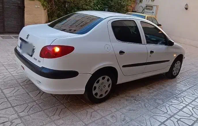 پژو ۲۰۶ صندوق دار v8 - 1393