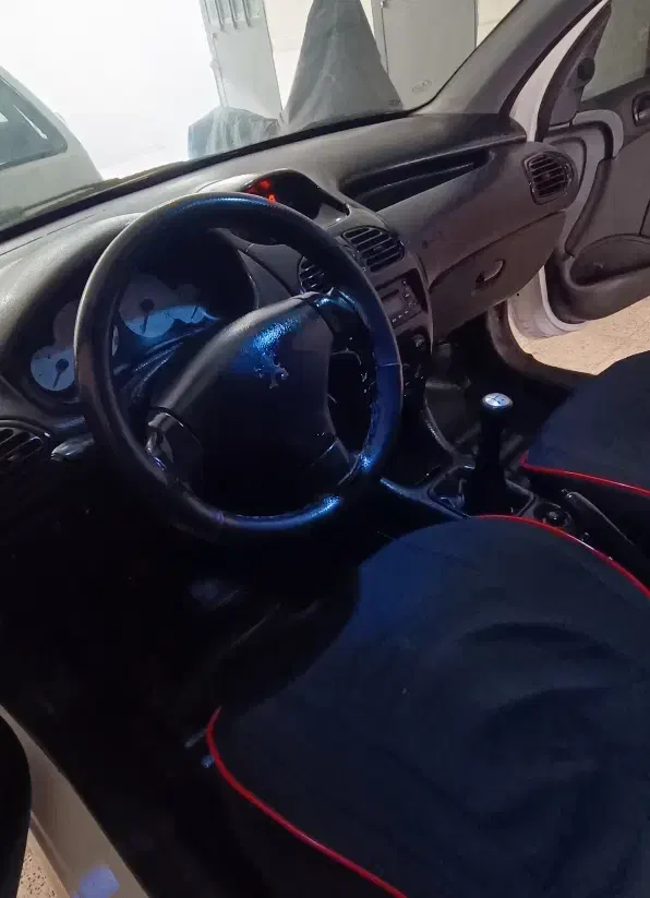 پژو ۲۰۶ صندوق دار v8 - 1393