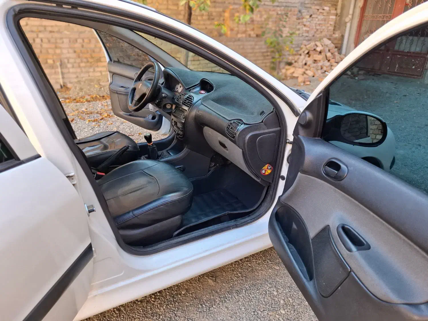 پژو ۲۰۶ صندوق دار v8 - 1395