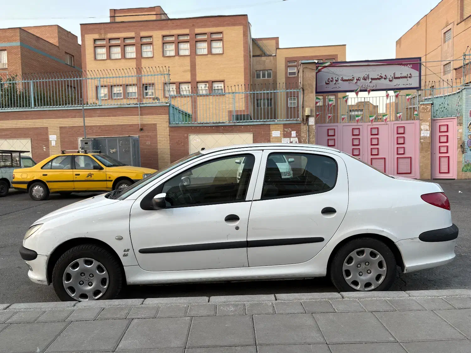 پژو ۲۰۶ صندوق دار v8 - 1396