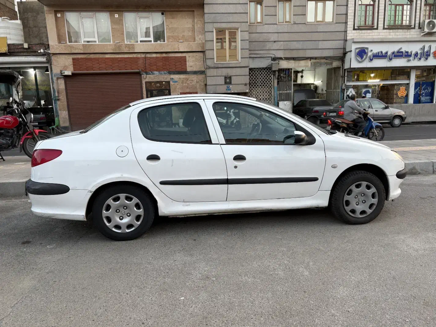 پژو ۲۰۶ صندوق دار v8 - 1396