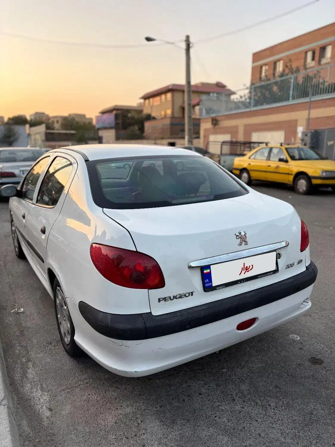 پژو ۲۰۶ صندوق دار v8 - 1396