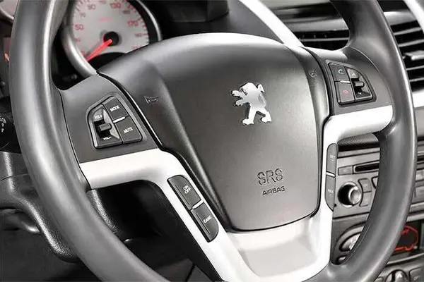 پژو 207 اتوماتیک TU5P - 1404