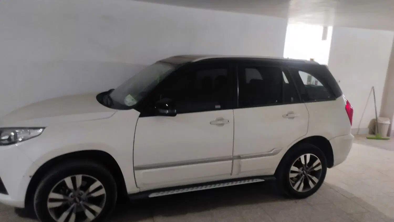 خودرو ام وی ام، X33 آگهی ann_20960343