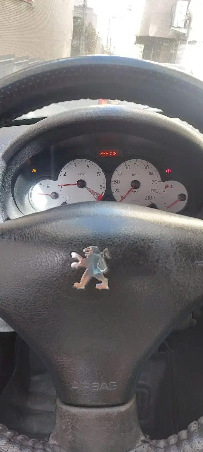 پژو ۲۰۶ صندوق دار v8 - 1393