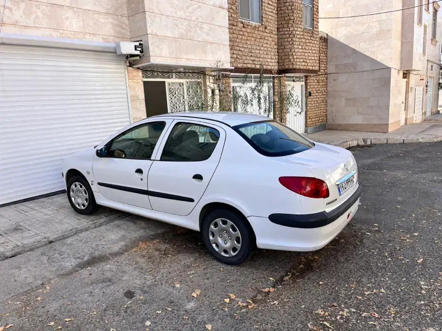 پژو ۲۰۶ صندوق دار v8 - 1394