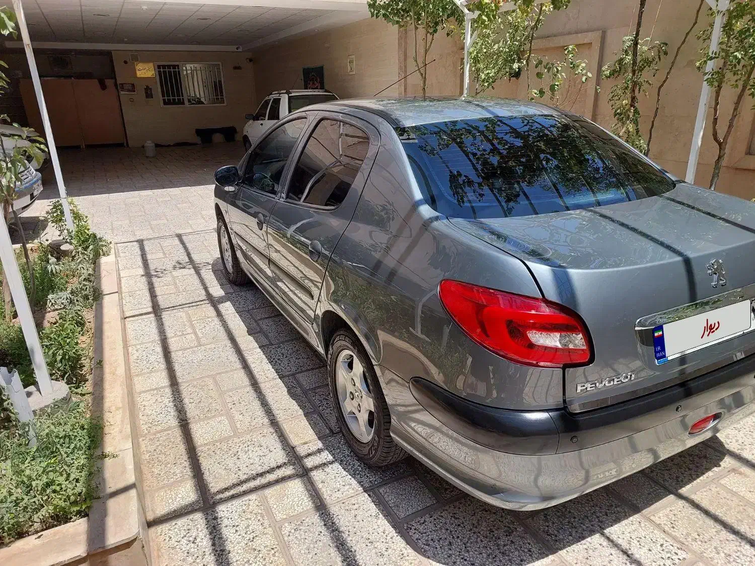 پژو ۲۰۶ صندوق دار v8 - 1398