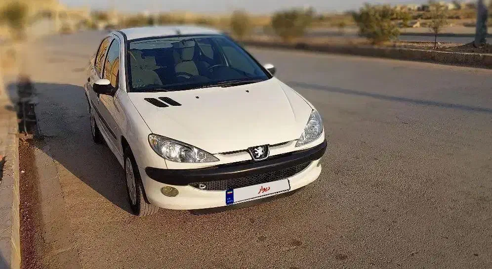 پژو ۲۰۶ صندوق دار v8 - 1393