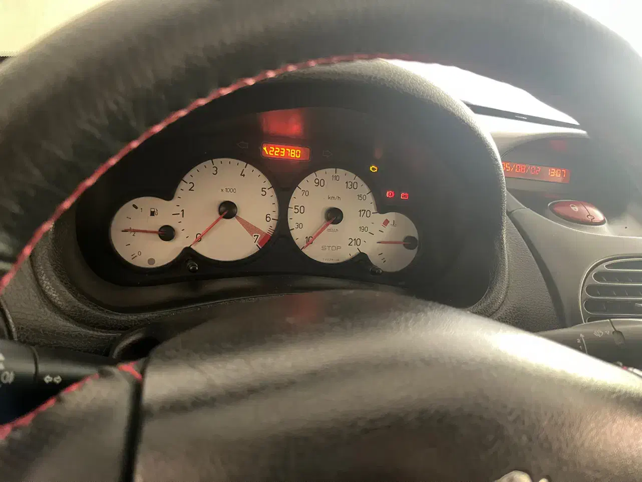 پژو ۲۰۶ صندوق دار v8 - 1390