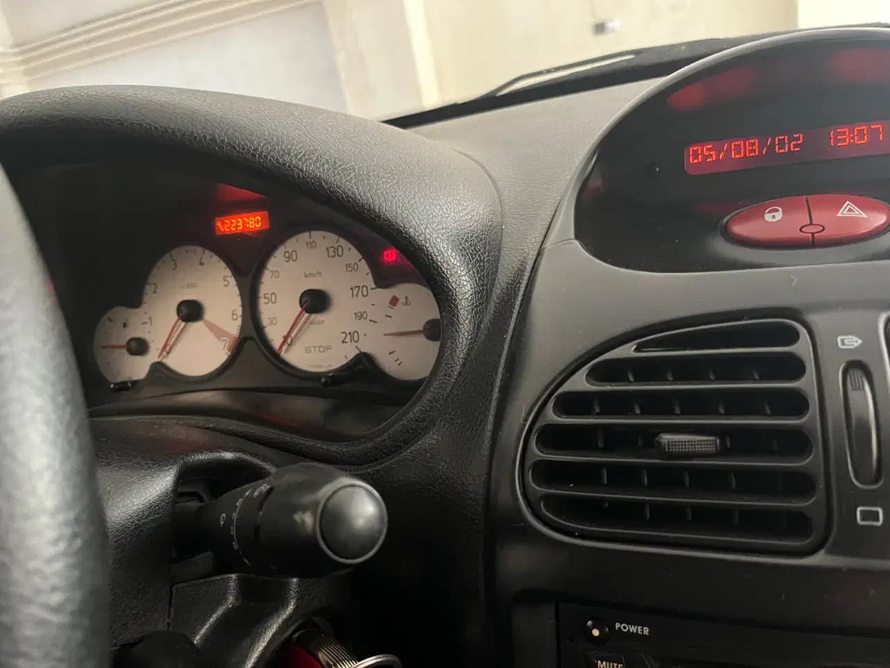 پژو ۲۰۶ صندوق دار v8 - 1390