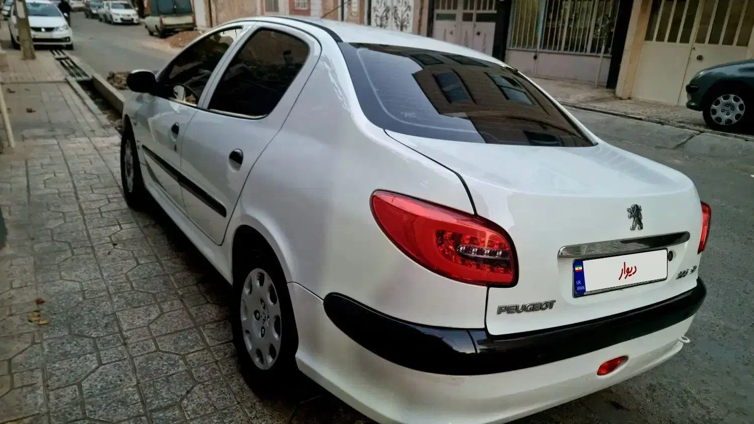 پژو ۲۰۶ صندوق دار v8 - 1393