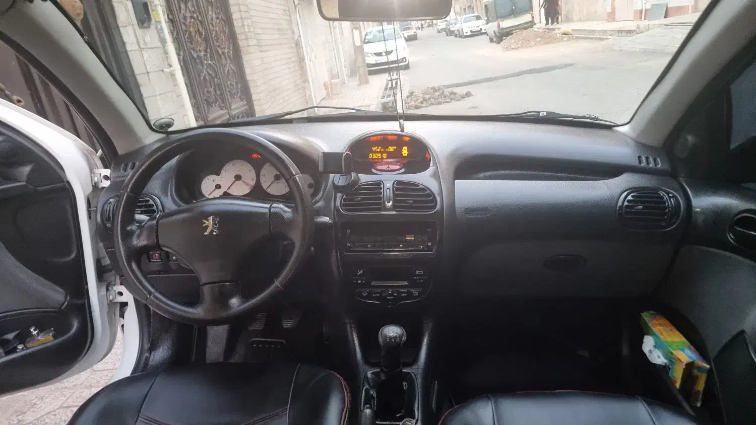 پژو ۲۰۶ صندوق دار v8 - 1393