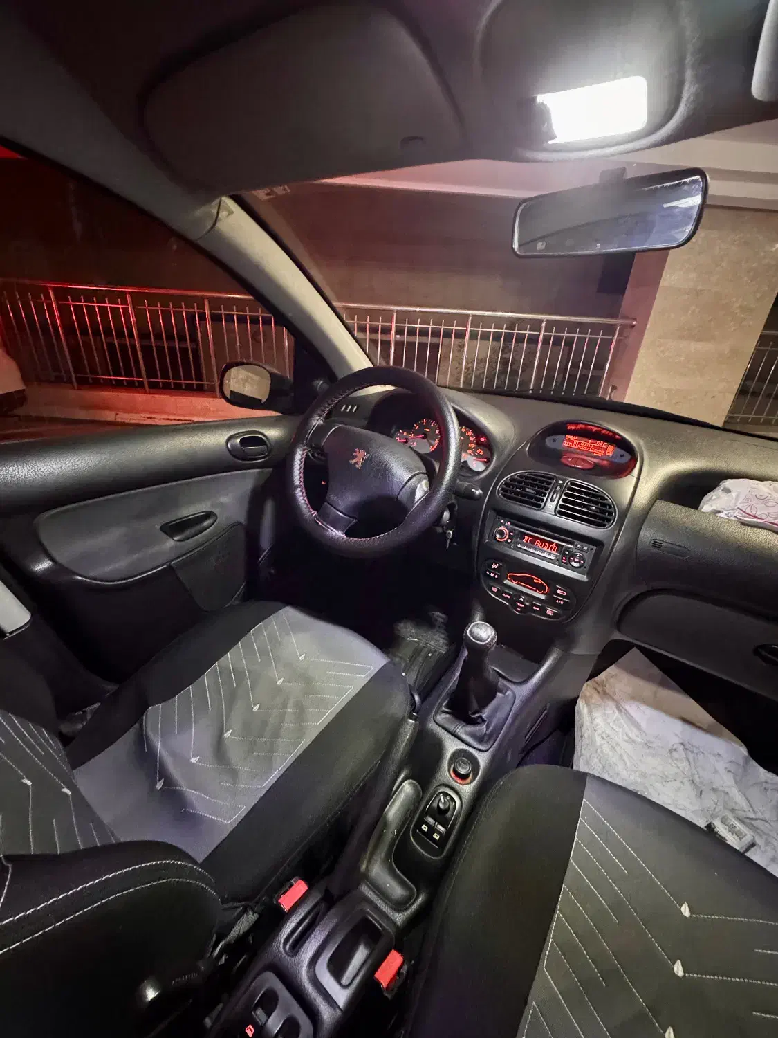 پژو ۲۰۶ صندوق دار v8 - 1396