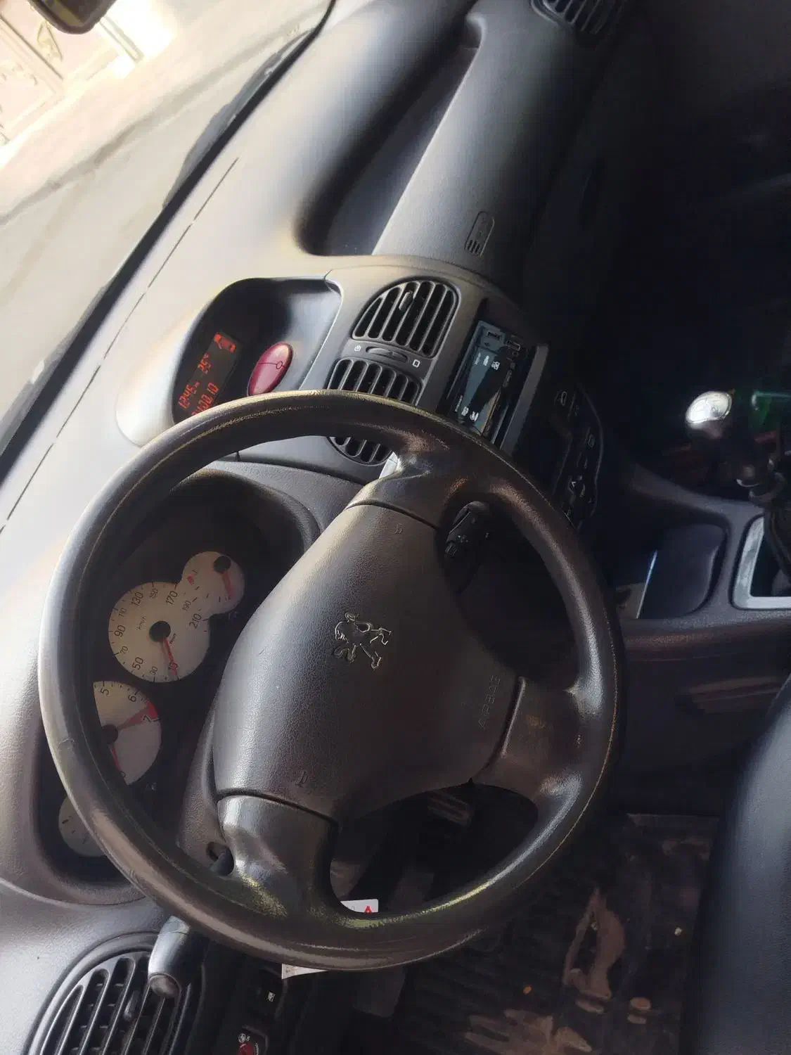 پژو ۲۰۶ صندوق دار v8 - 1393