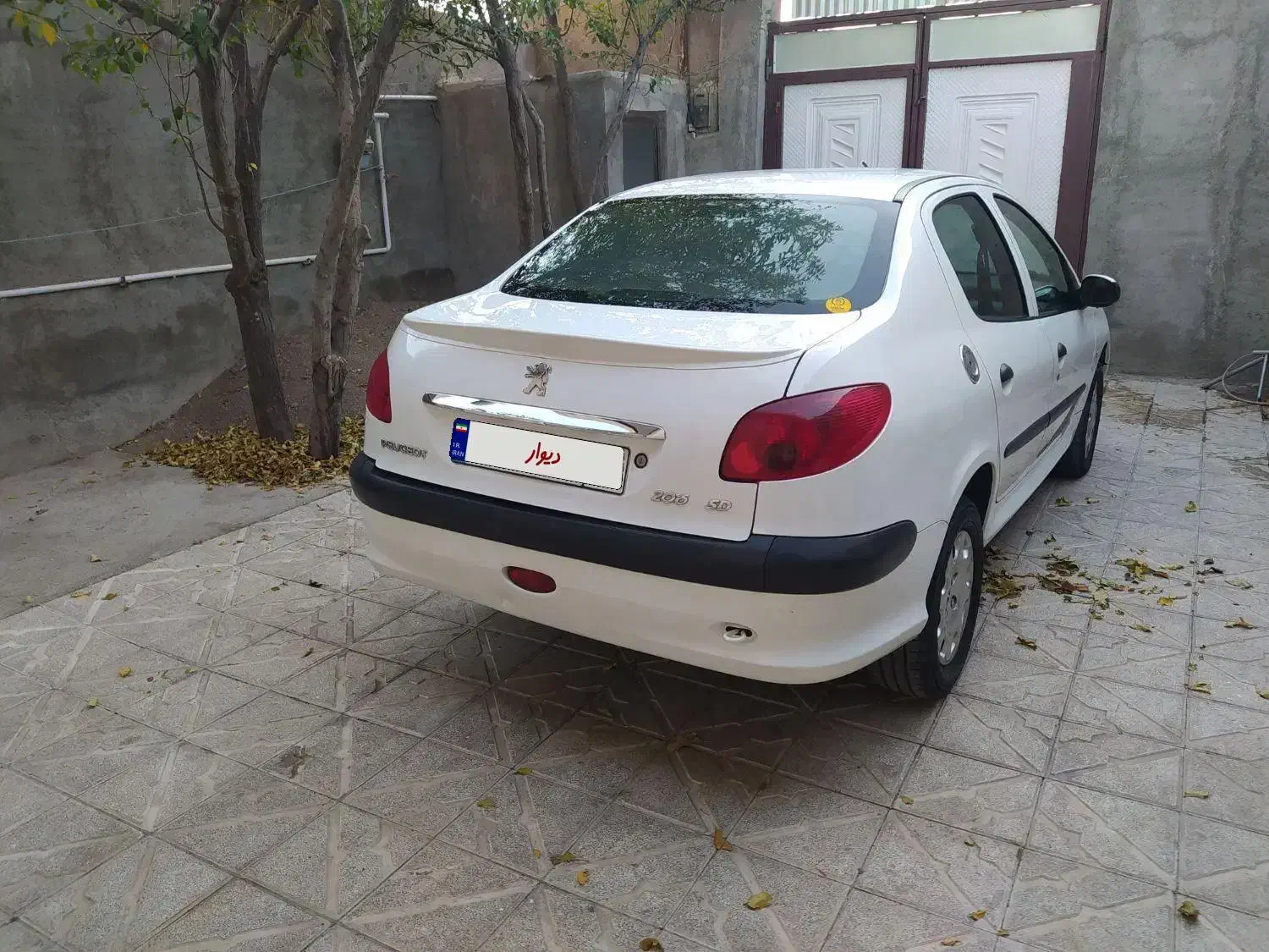 پژو ۲۰۶ صندوق دار v8 - 1396