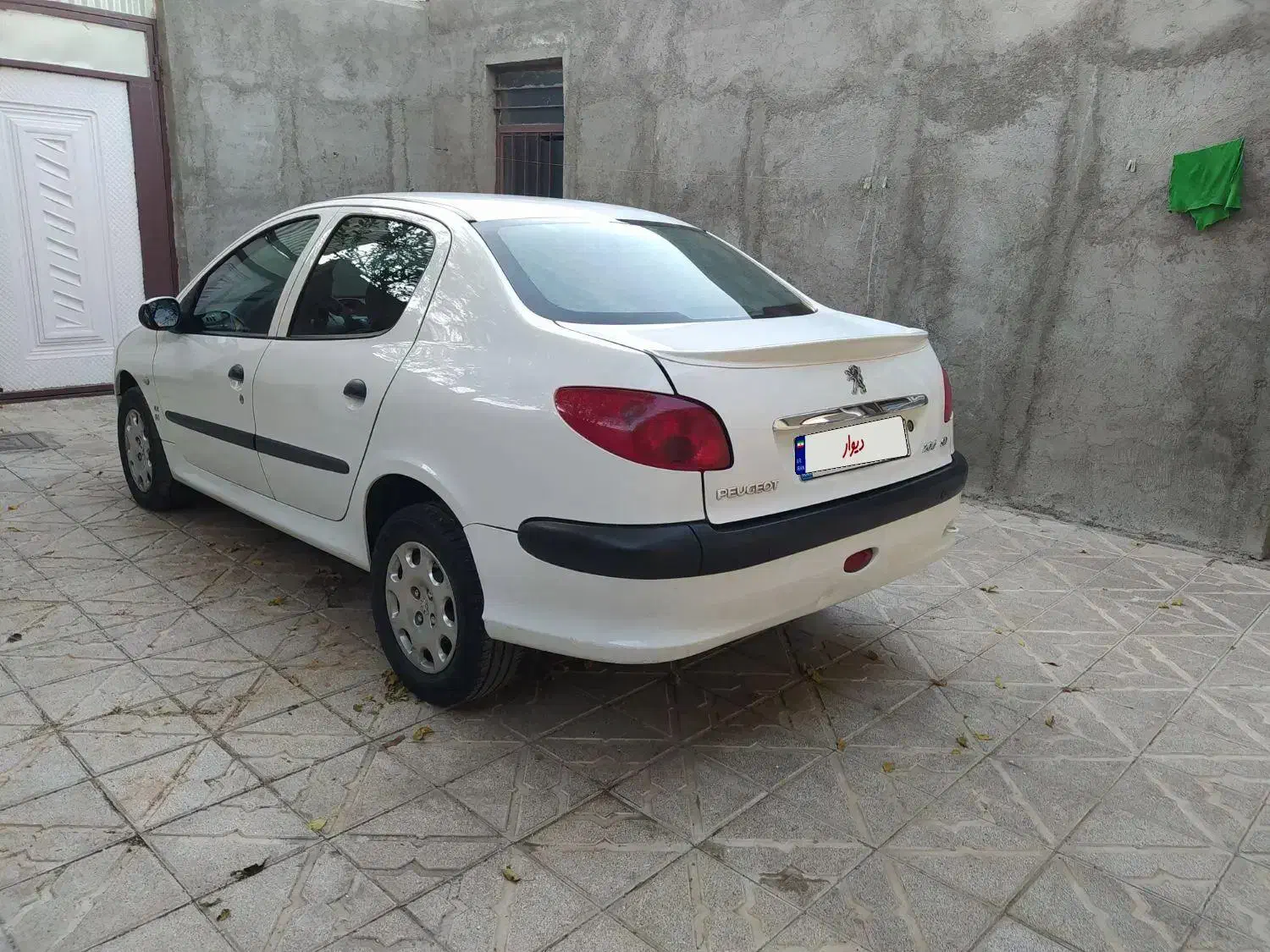 پژو ۲۰۶ صندوق دار v8 - 1396