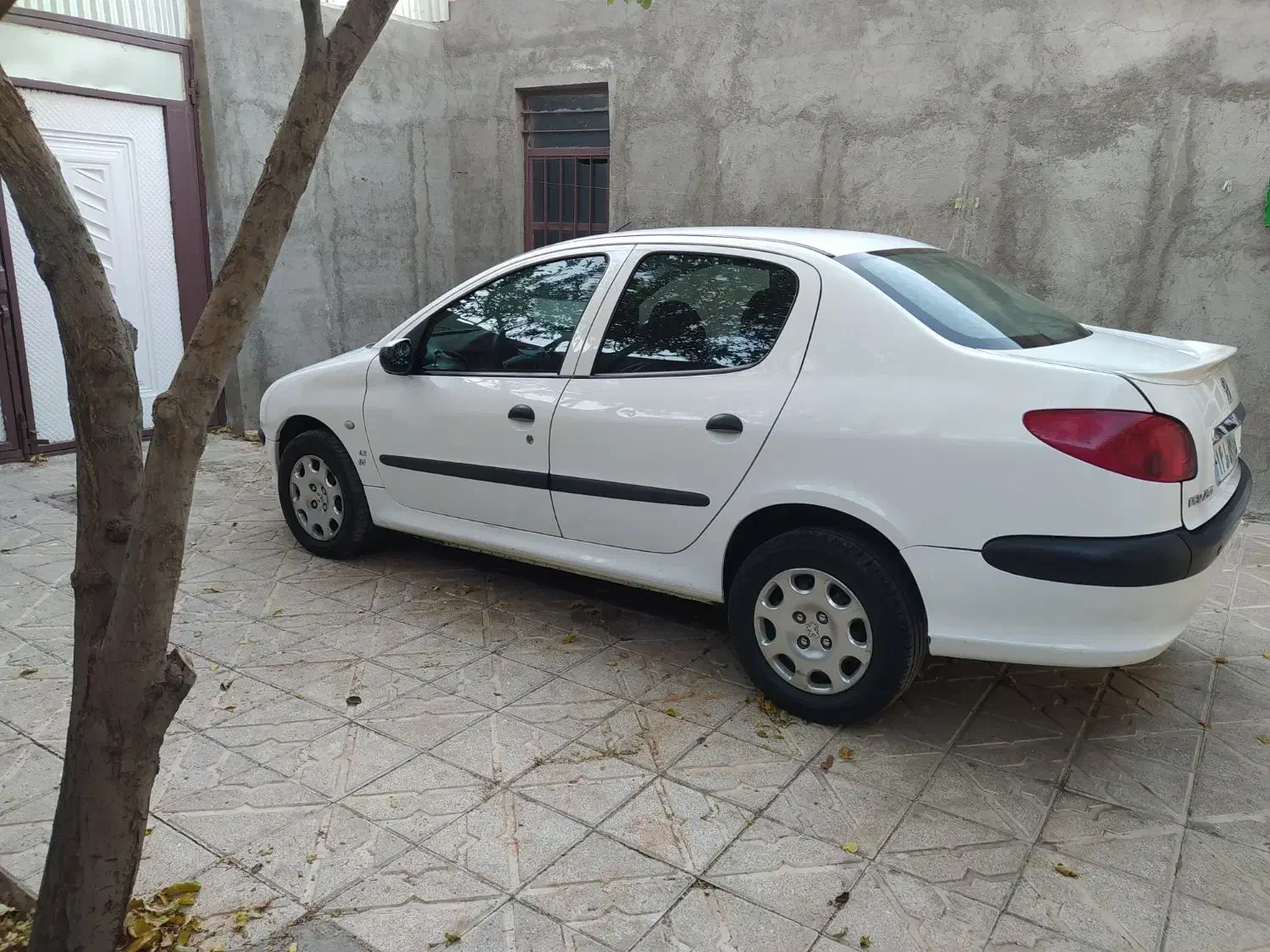 پژو ۲۰۶ صندوق دار v8 - 1396