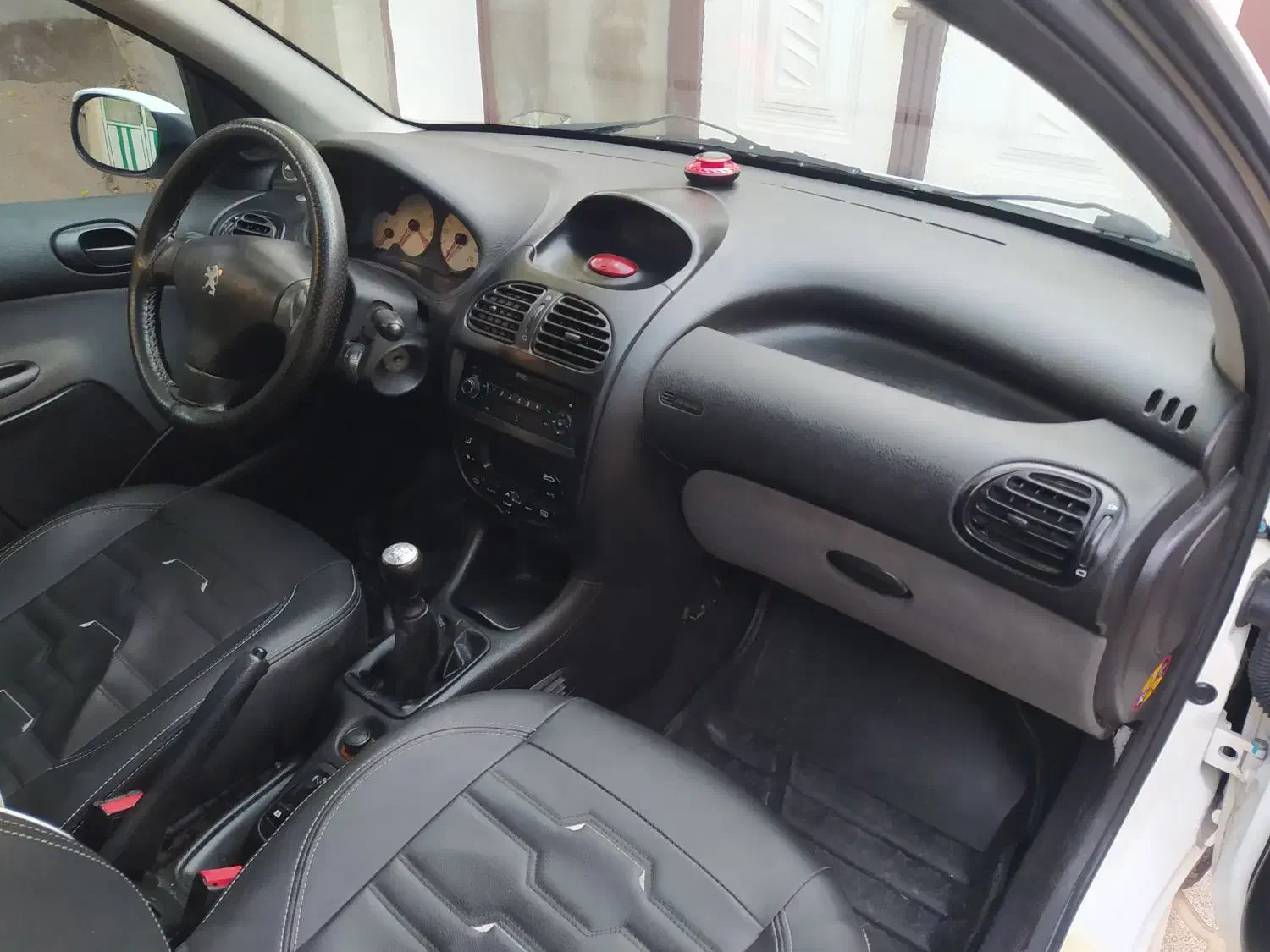 پژو ۲۰۶ صندوق دار v8 - 1396