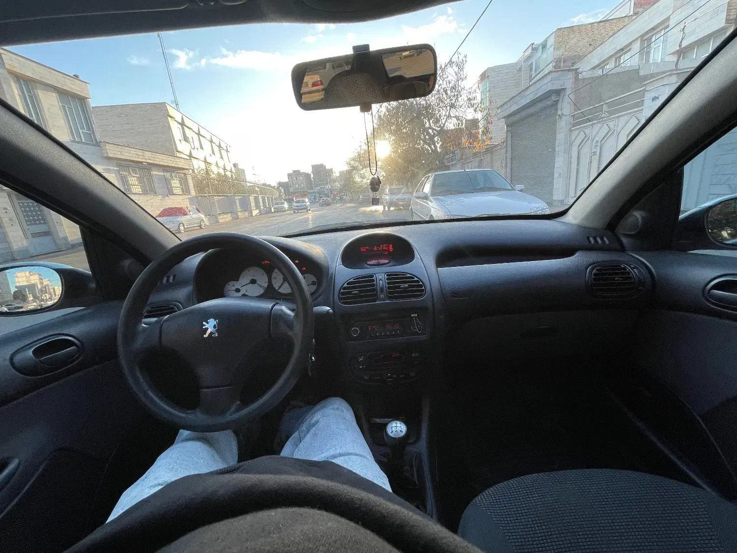 پژو ۲۰۶ صندوق دار v8 - 1396