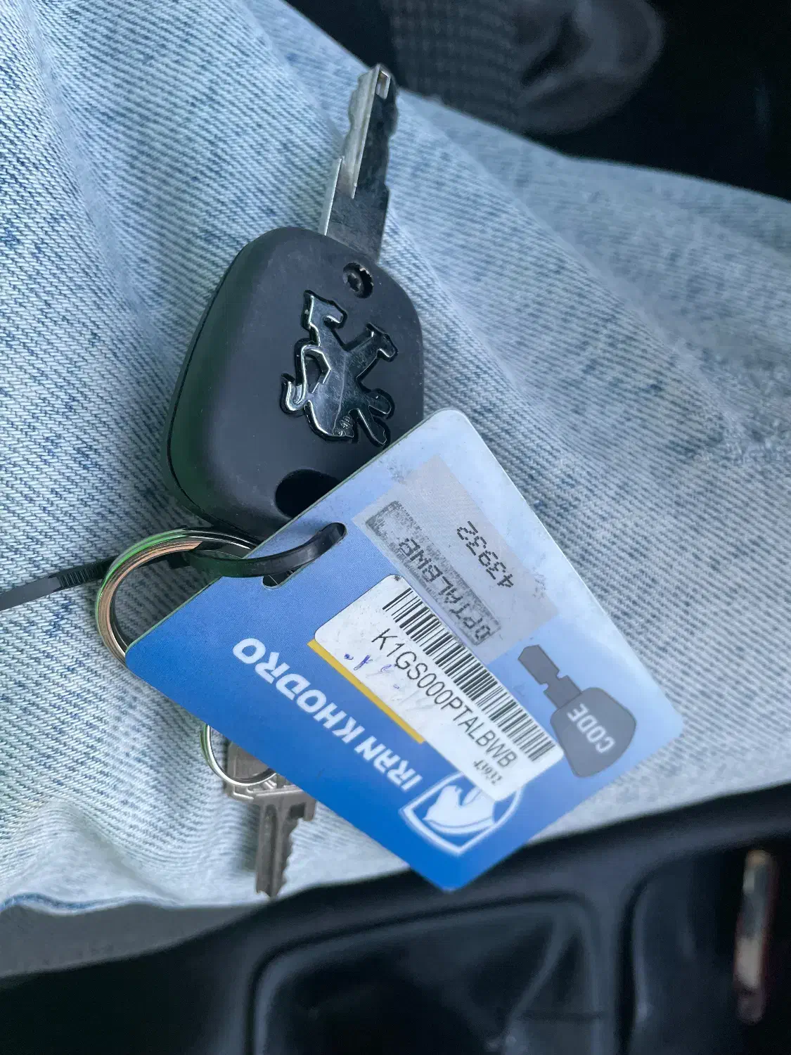 پژو ۲۰۶ صندوق دار v8 - 1396