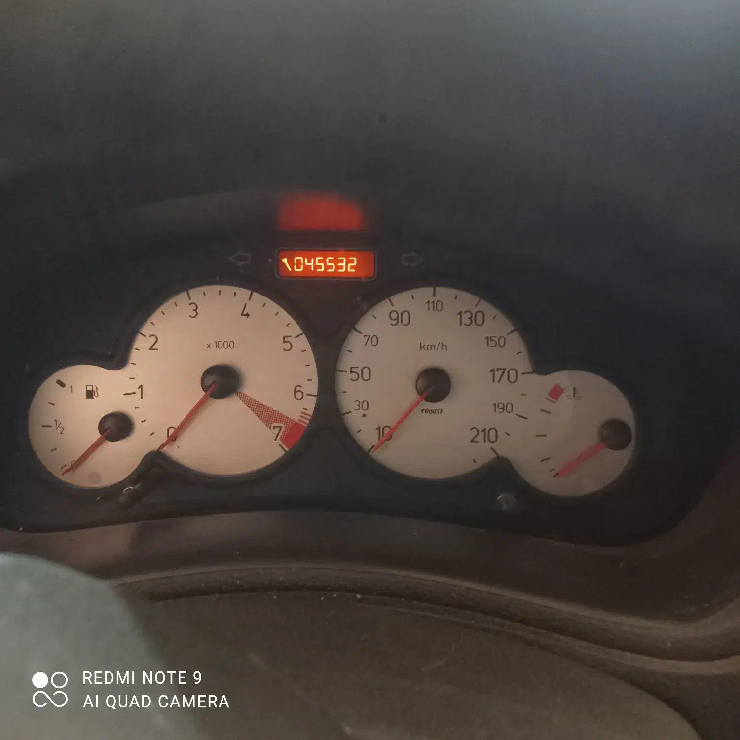 پژو ۲۰۶ صندوق دار v8 - 1399