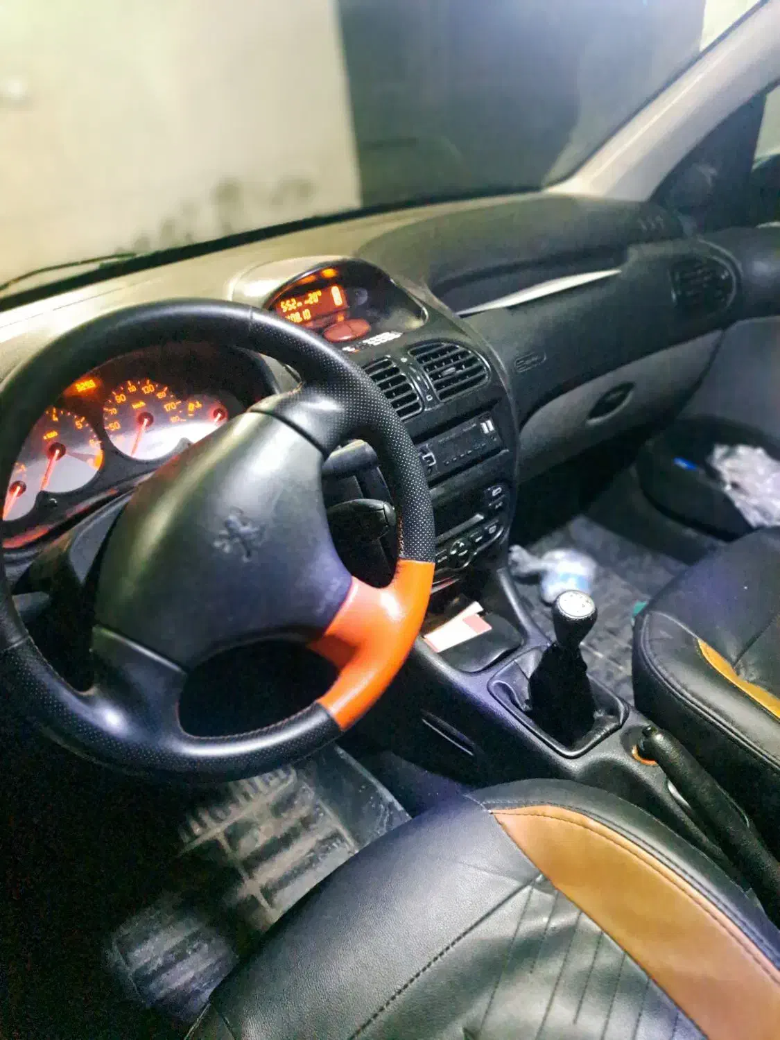 پژو ۲۰۶ صندوق دار v8 - 1392