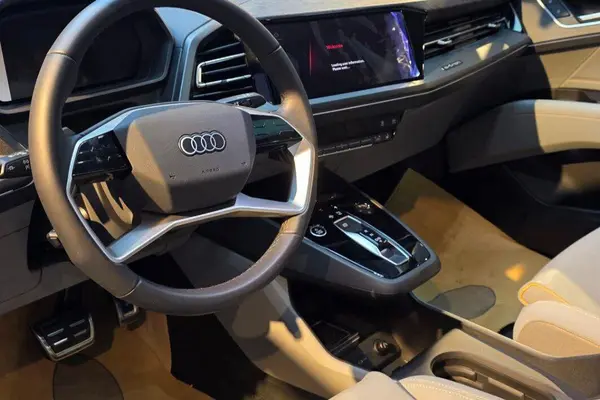 آئودی الکتریکی Q5 ۴۰ - 2024