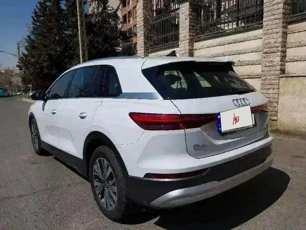 آئودی الکتریکی Q5 ۴۰ - 2024