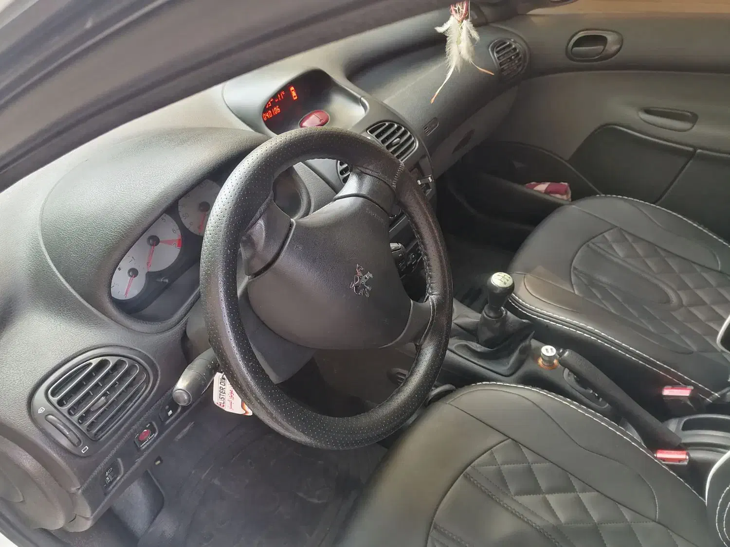 پژو ۲۰۶ صندوق دار v8 - 1394