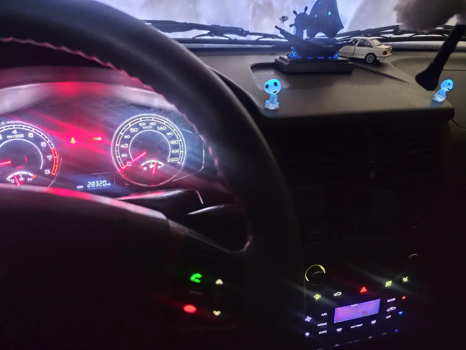 پژو پارس XU7P - 1402