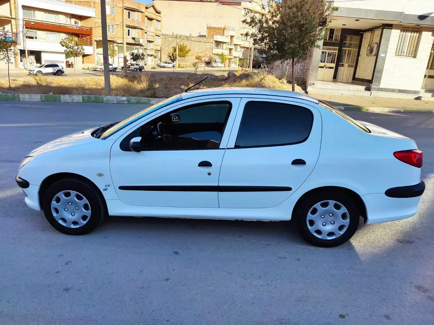 پژو ۲۰۶ صندوق دار v8 - 1396