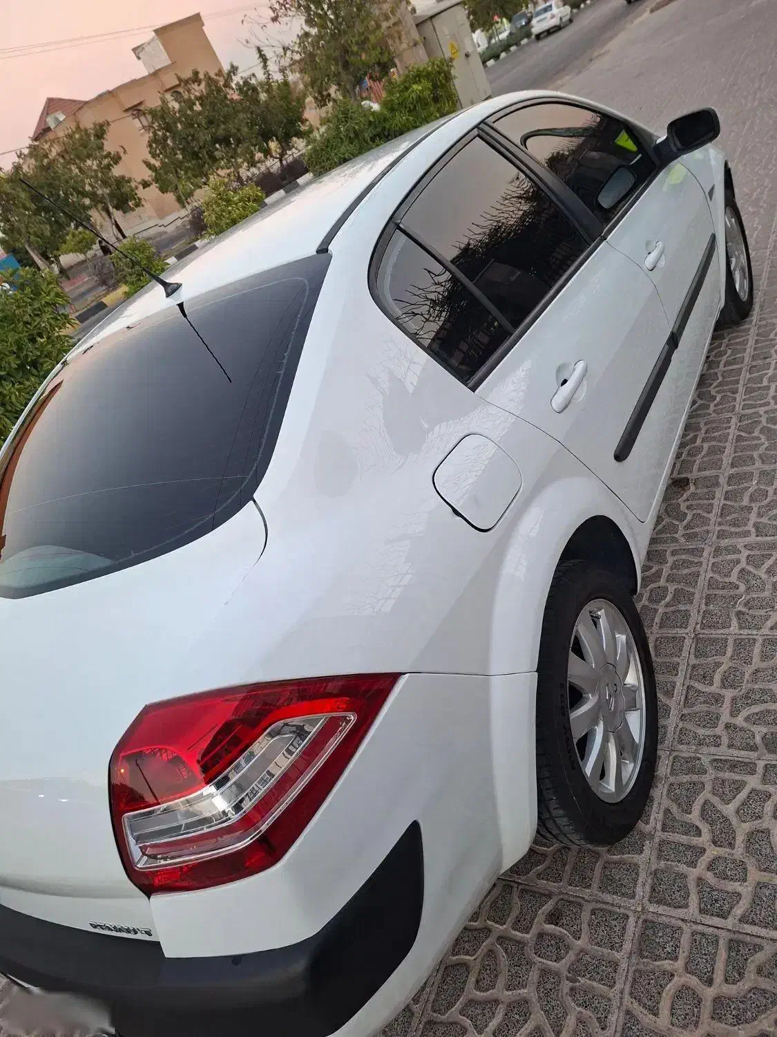 رنو مگان پارس خودرو 1600 E2 - 1391