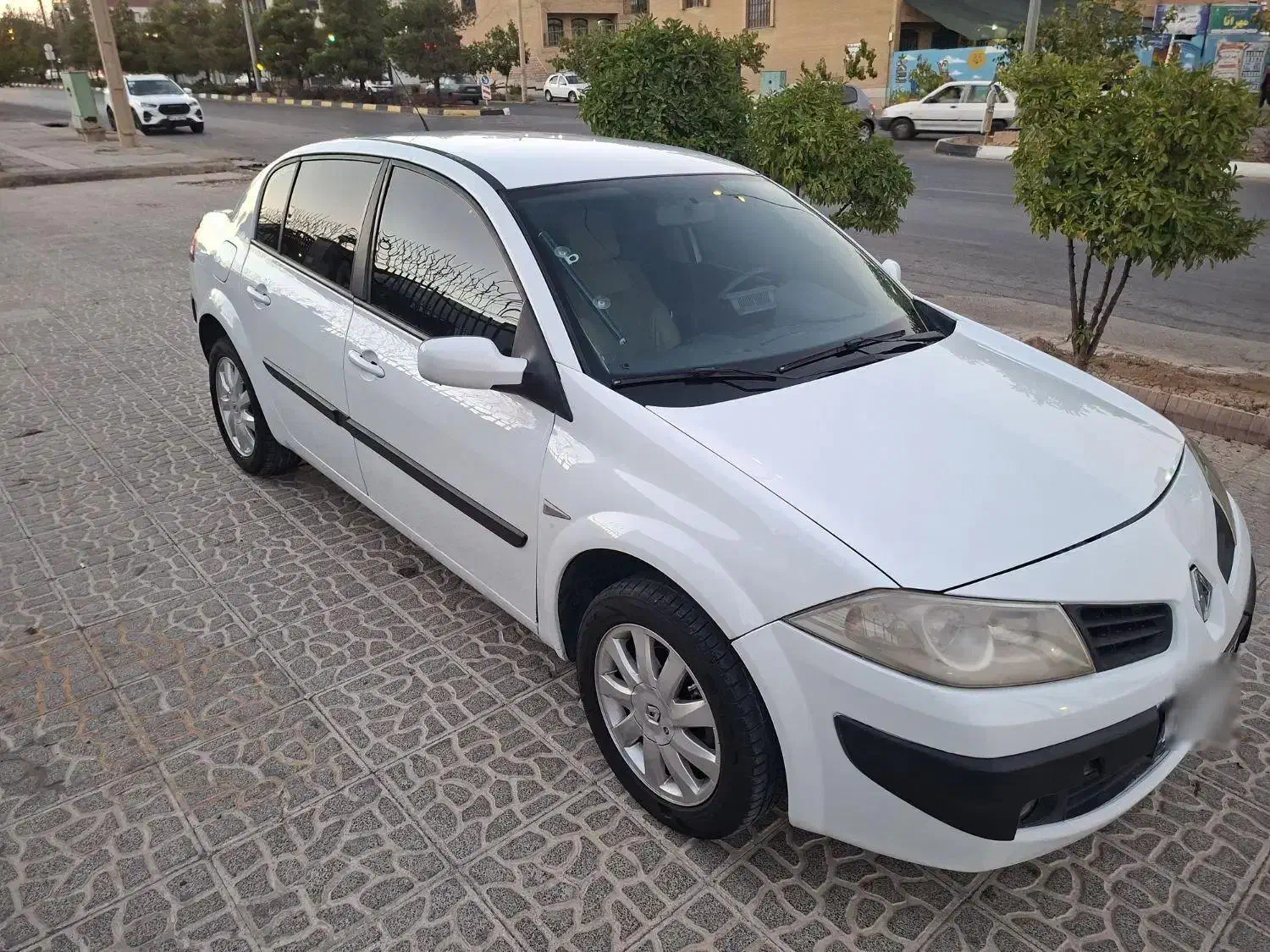 رنو مگان پارس خودرو 1600 E2 - 1391