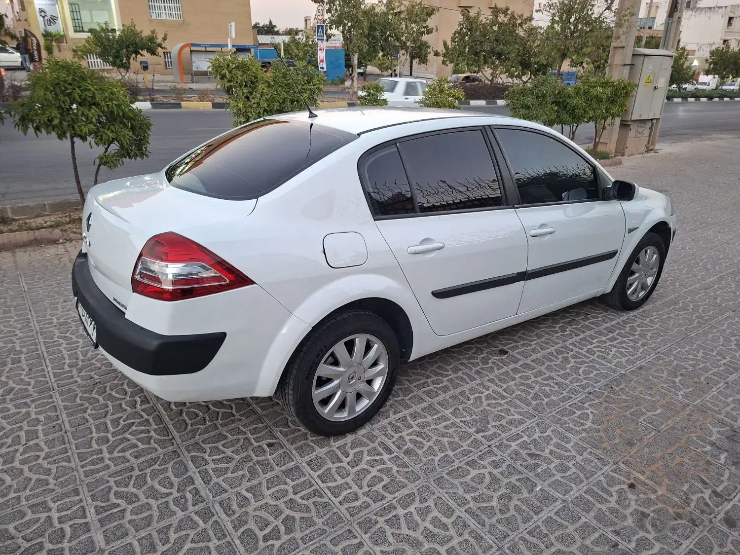 رنو مگان پارس خودرو 1600 E2 - 1391