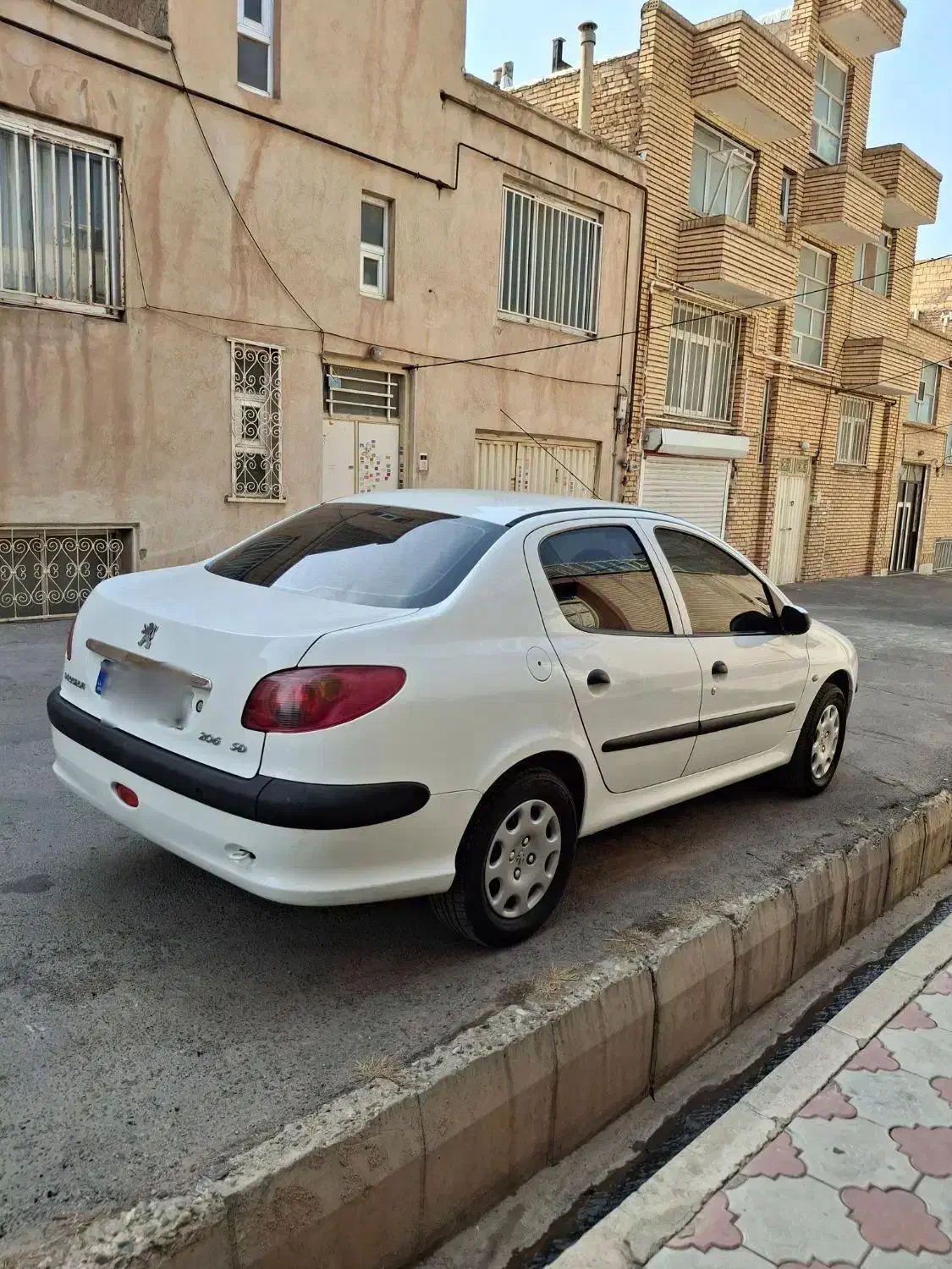 پژو ۲۰۶ صندوق دار v8 - 1394