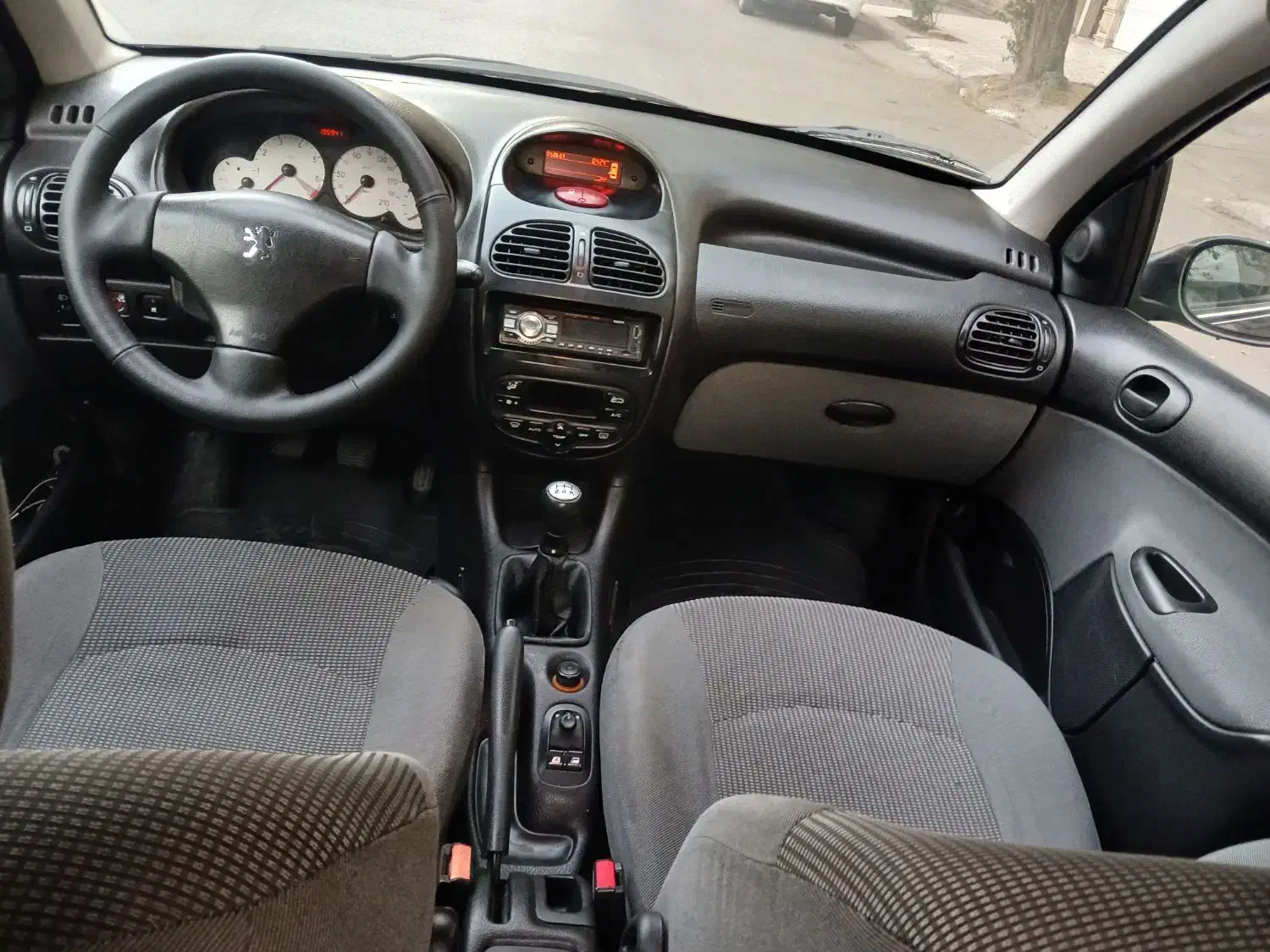 پژو ۲۰۶ صندوق دار v8 - 1394