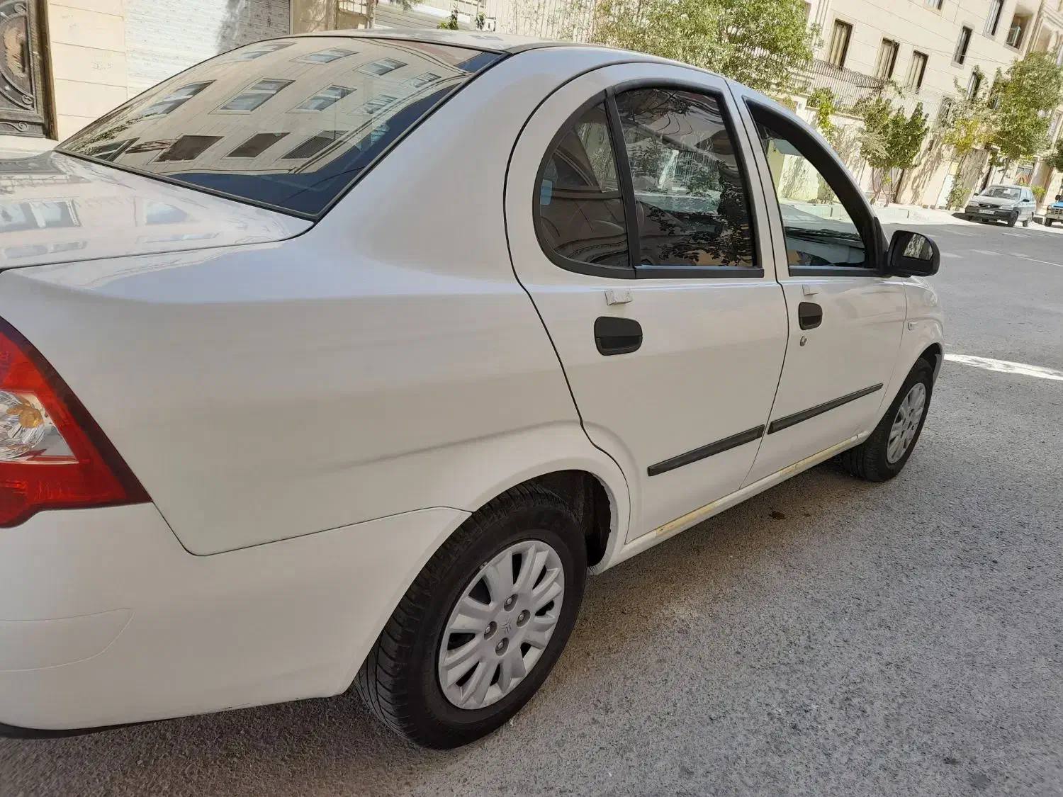 تیبا صندوق دار EX - 1400