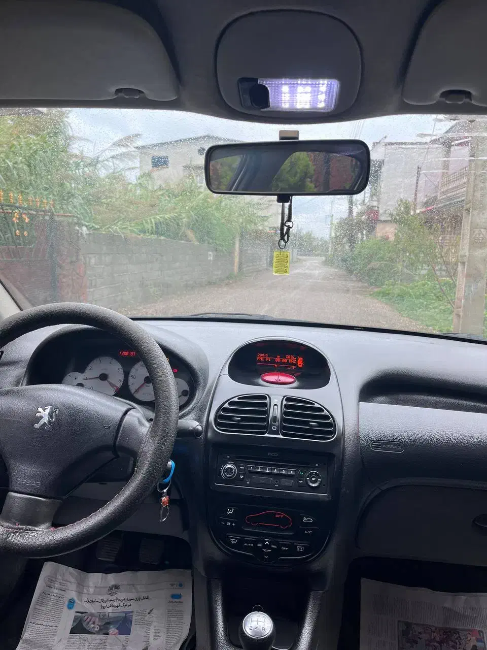 پژو ۲۰۶ صندوق دار v8 - 1398