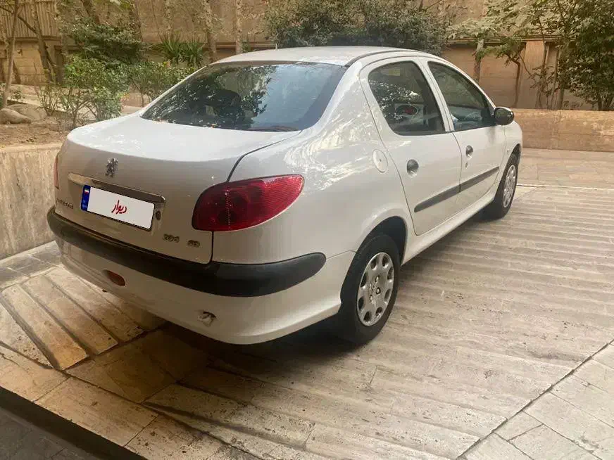 پژو ۲۰۶ صندوق دار v8 - 1393