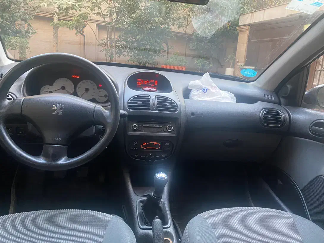 پژو ۲۰۶ صندوق دار v8 - 1393