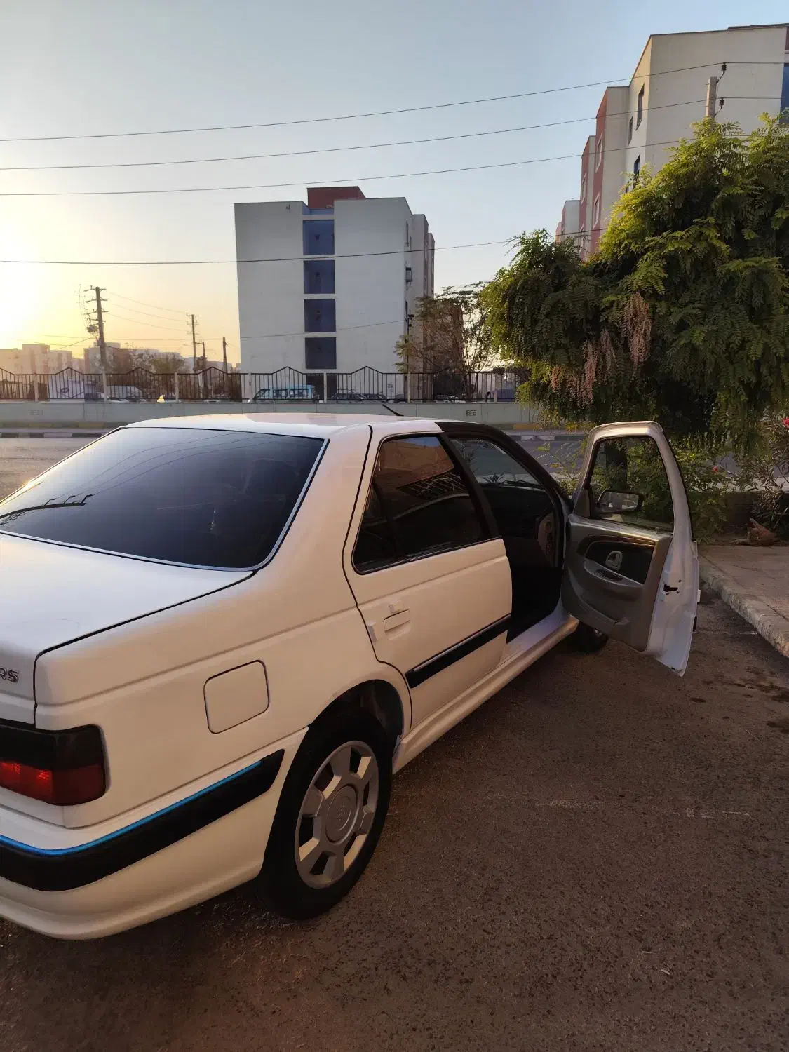 پژو پارس XU7P - 1402