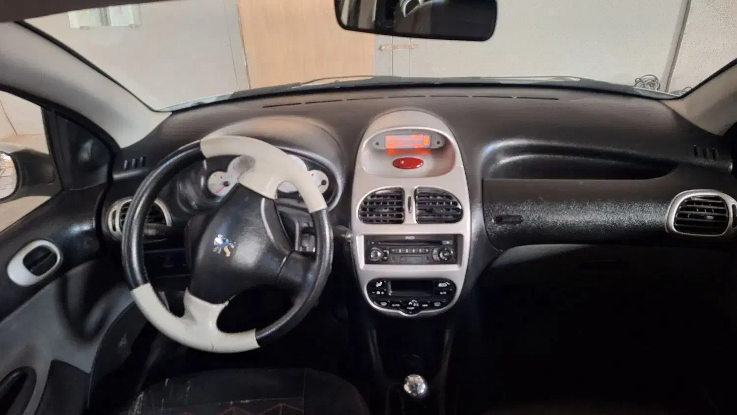 پژو ۲۰۶ صندوق دار v8 - 1397